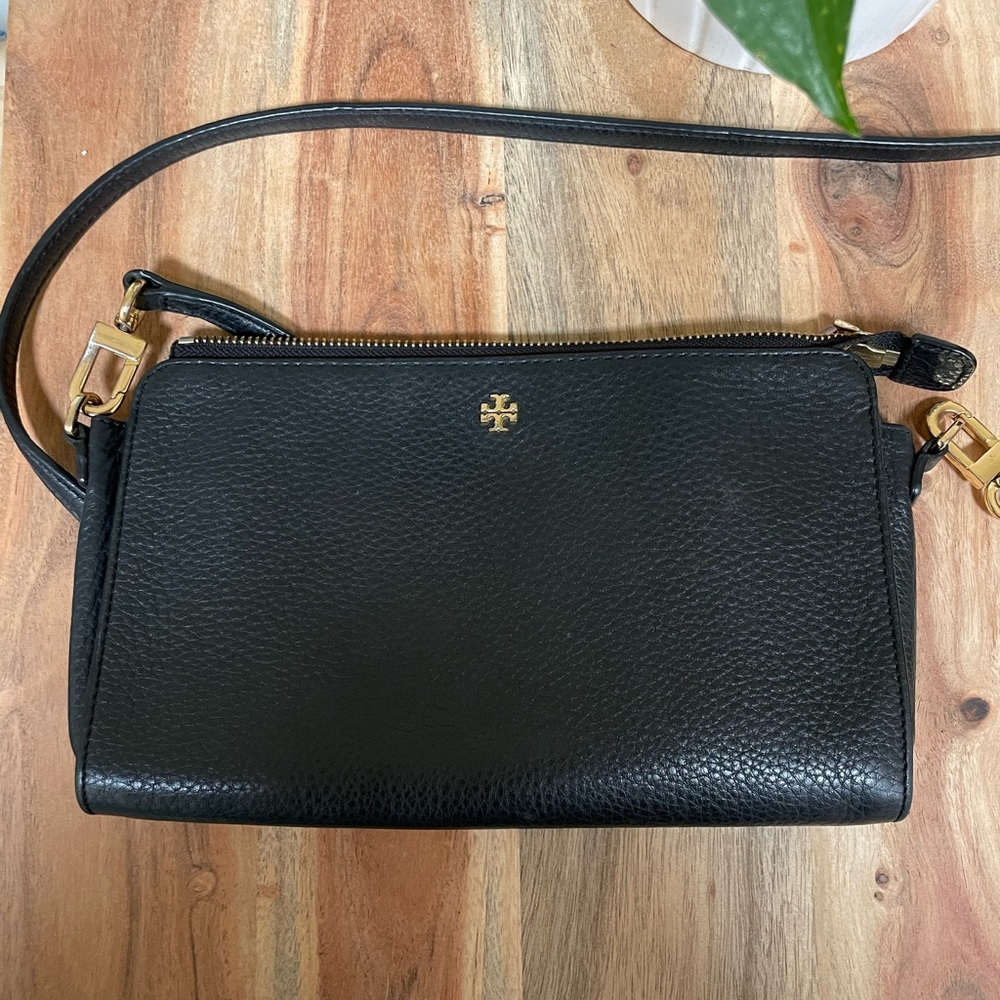 Authentic Tory Burch Crossbody handbag. 🖤Leather🖤